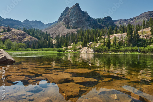 Fototapeta Beautiful scenery of the Lake Blanche surrounded by Wasatch Mountains near Salt