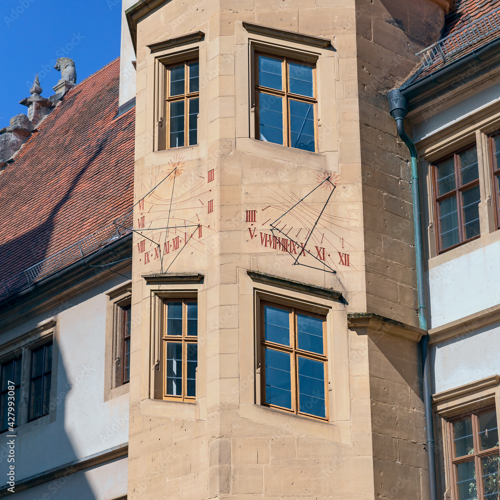 Obraz premium antique sundial on the wall of a house in the small German town of Rothenburg ob der Tauber