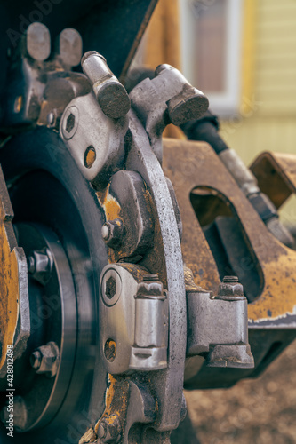Stump grinder cutting disc and cutting teeth