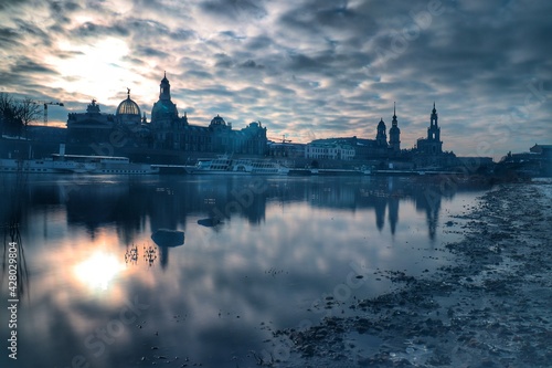 Dresden Skyline mit blick von der Elbe
