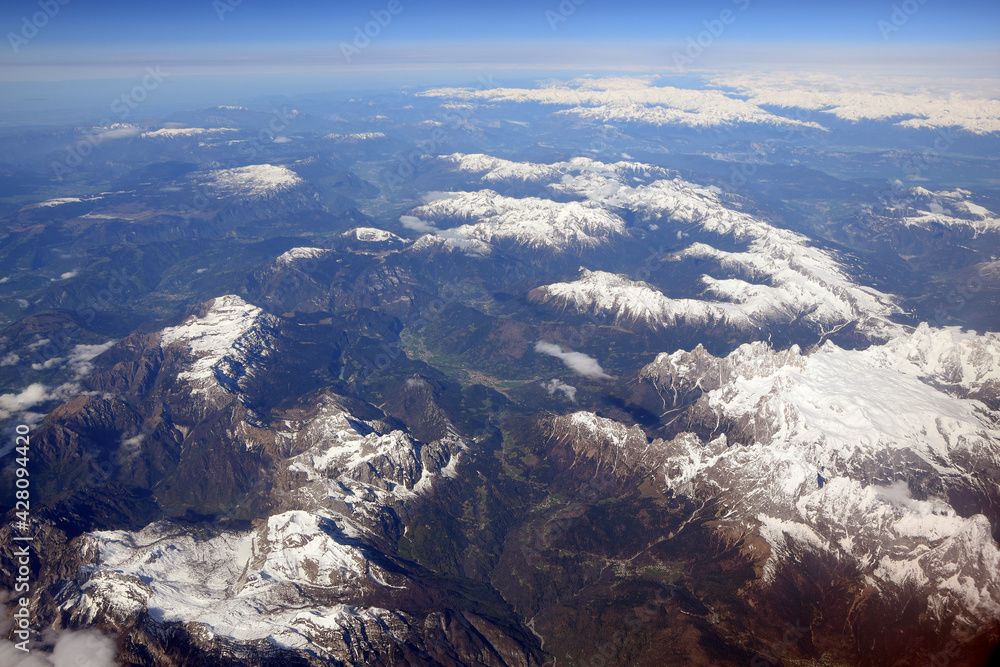 Luftaufnahme der italienischen Alpen