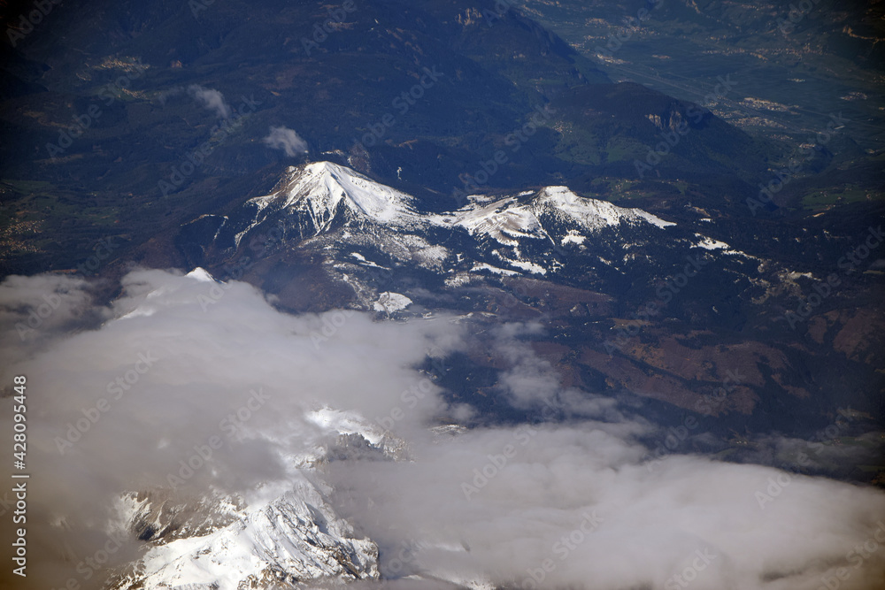 Luftaufnahme der italienischen Alpen