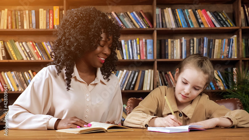 Quadro su tela Professional individual Afro-American tutor with long curly hair dictates text t