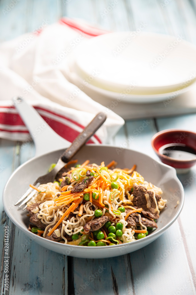 Beef noodle stir fry with empty bowls Beef noodle stir fry with empty bowls