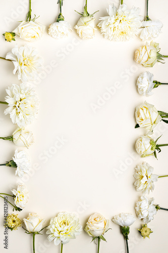 Fototapeta Naklejka Na Ścianę i Meble -  White fresh flowers arrangement with blank space for text. Romantic invitation for wedding, birthday or anniversary. Creative floral backdrop with copy space. Flat lay, top view.