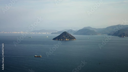 瀬戸内の島と遠景に望む五色台、高松の街