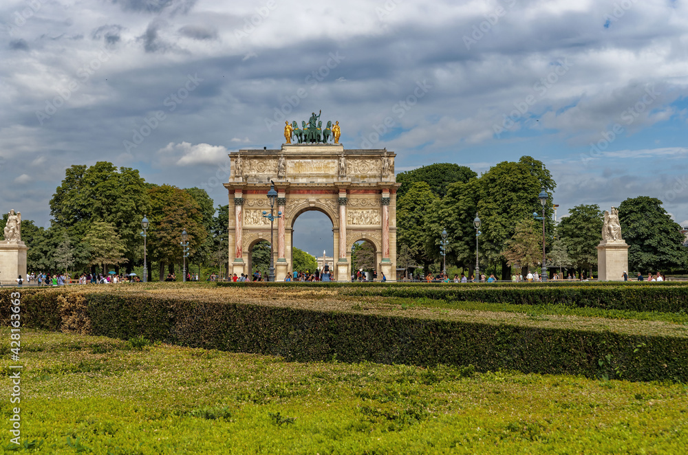 Obraz premium Arc De Triumphs The Carousel And Garden Tuileries, Ile De France, France