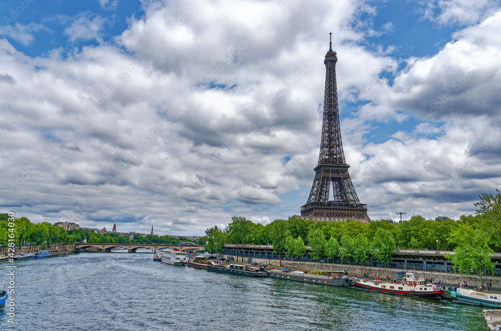 Fototapeta premium River Seine And Eiffel Tower, Paris, Ile De France, France