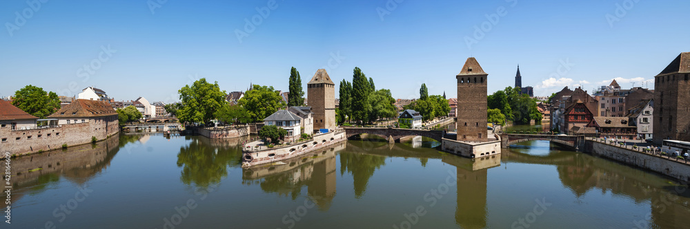 Obraz premium Panoranma, Ponts Couvert, Medieval Bridge And Towers In La Petite France (Little France), Strasbourg, Alsace