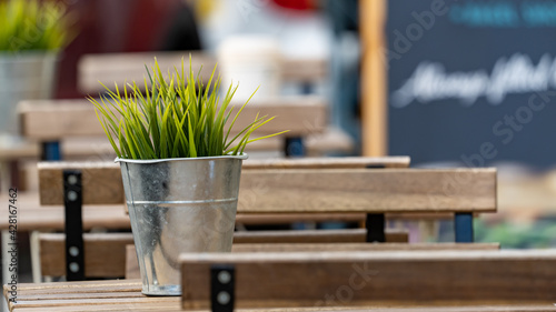 Foto Close up of an Outdoor table cafe or restaurant during the easing of Covid-19 pa