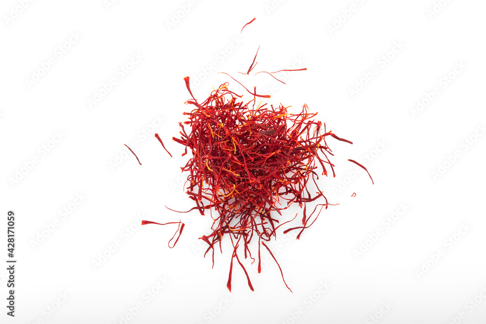 Naklejka premium saffron. dried saffron on white background. saffron spice