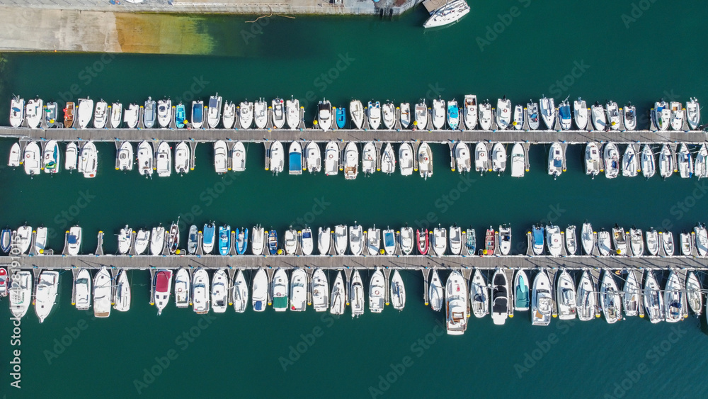 Obraz premium Cenital del puerto de Luanco