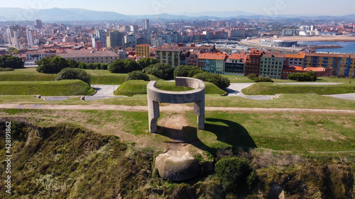 Elogio del Horizonte en Cimadevilla, Gijón photo