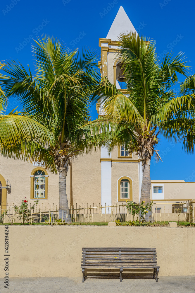Fototapeta premium White building with tropical background in Mexico.