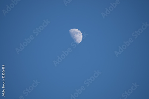 Mond bei Tag