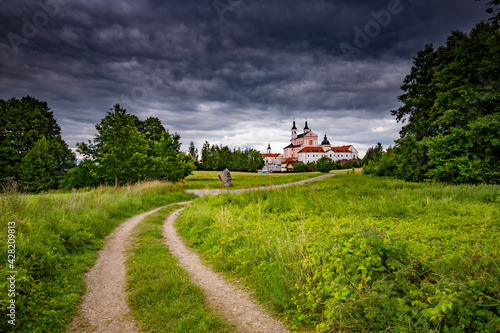 Widok na klasztor Kamedułów, jezioro Wigry, Mazury, Polska