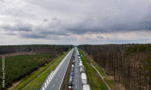 Obraz na płótnie street view in the rush hour in the woods w salonie