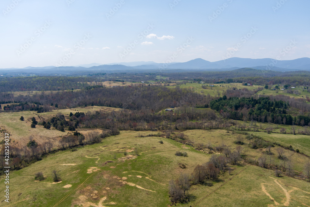 Obraz premium Aerial view of farmland and the Blue Ridge Mountains near Marshall, Fauquier County, Virginia. 