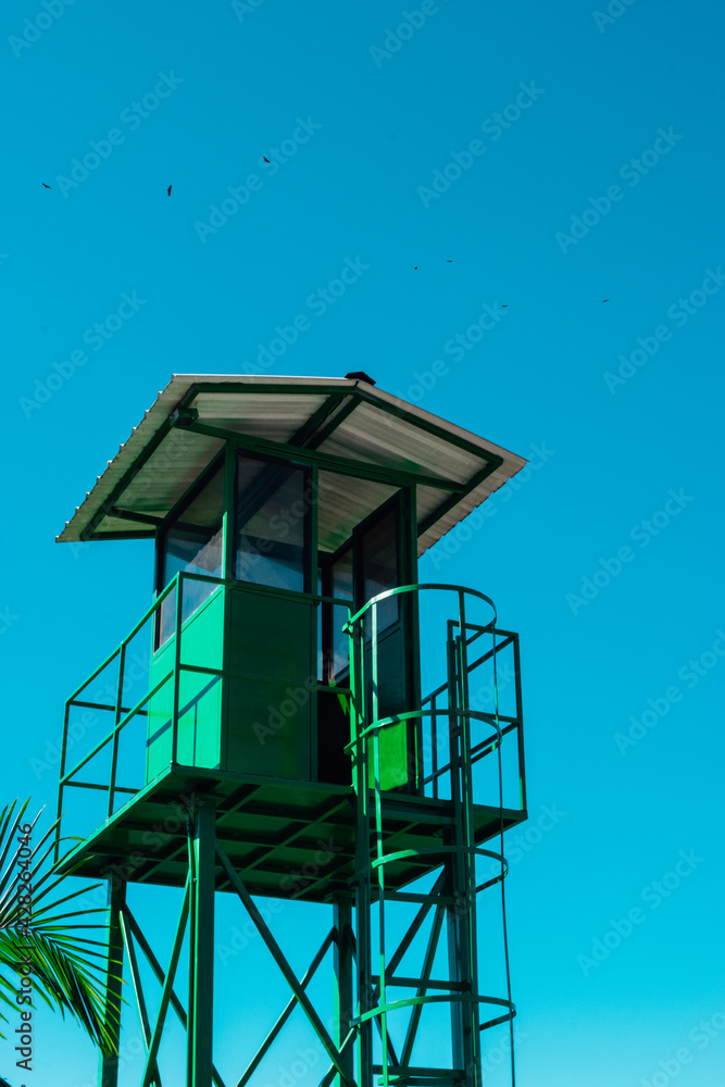 torre de control, plano medio
