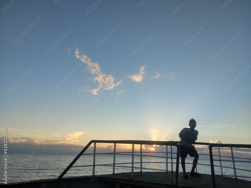 Fototapeta premium person watching sunset