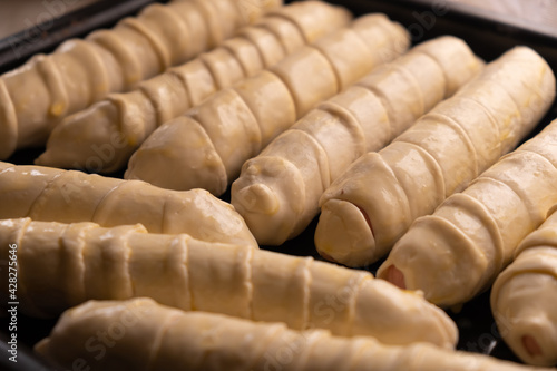 cooking sausages in dough using puff pastry.