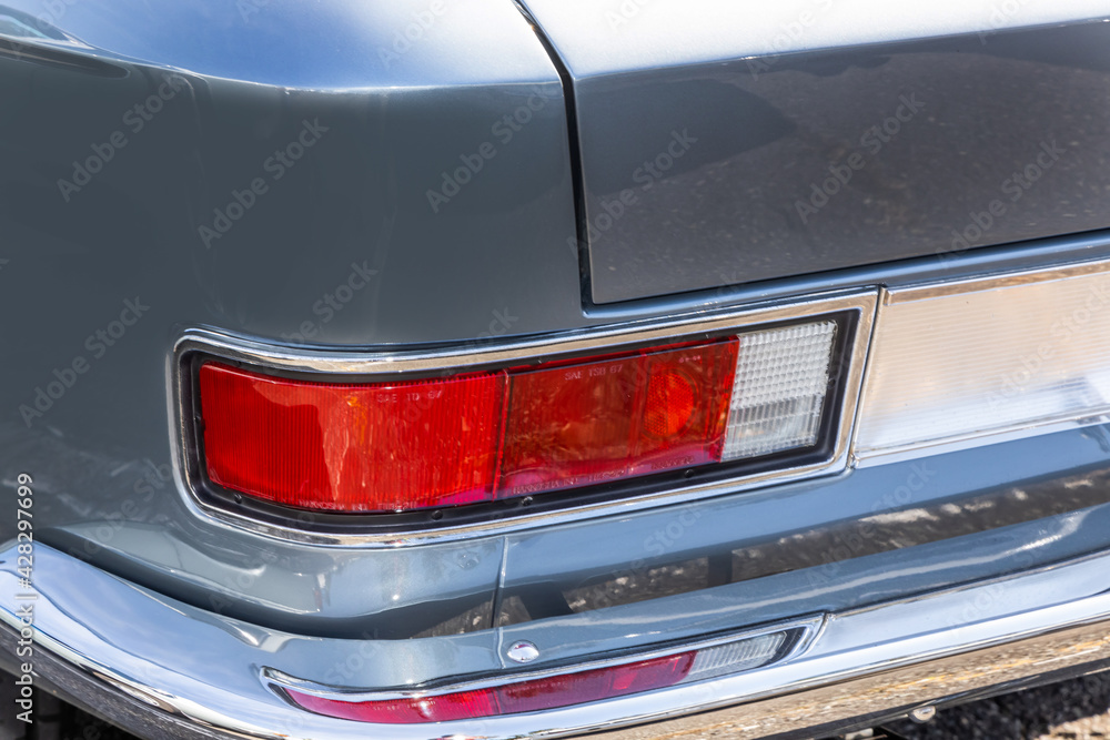 テールライト　Old car tail light (brake light)