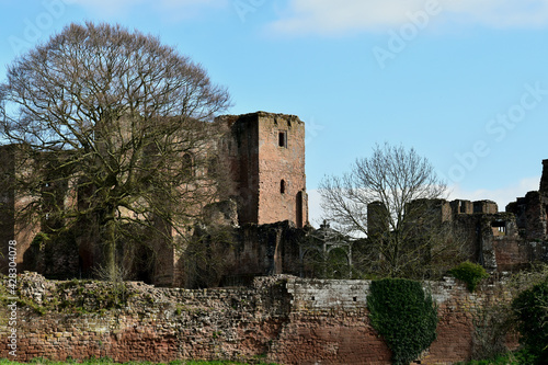 Landscape with the ruins of Kenilworth castle and walls, Kenilworth, England, UK © Olya GY