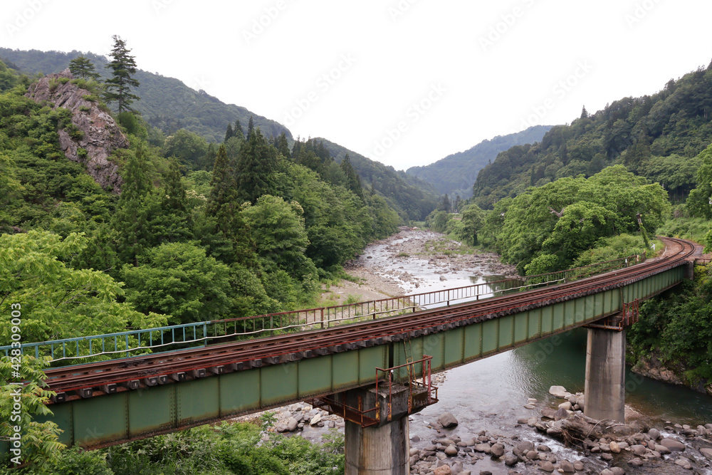 JR只見線の只見駅と大白川駅の間にある破間川に架かる鉄橋　（新潟県魚沼市大白川）