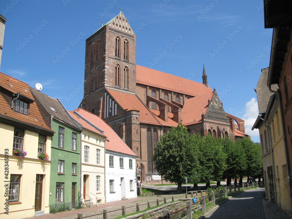 Obraz premium St. Nikolai Mühlenbach Wismar Altstadt Stadtkern