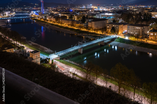 Rechte Altstadt bei Nacht