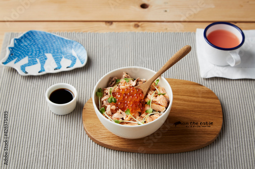 JUNIOR SALMON IKURA DON
Grilled Salmon & Ikura on Sushi Rice Bowl