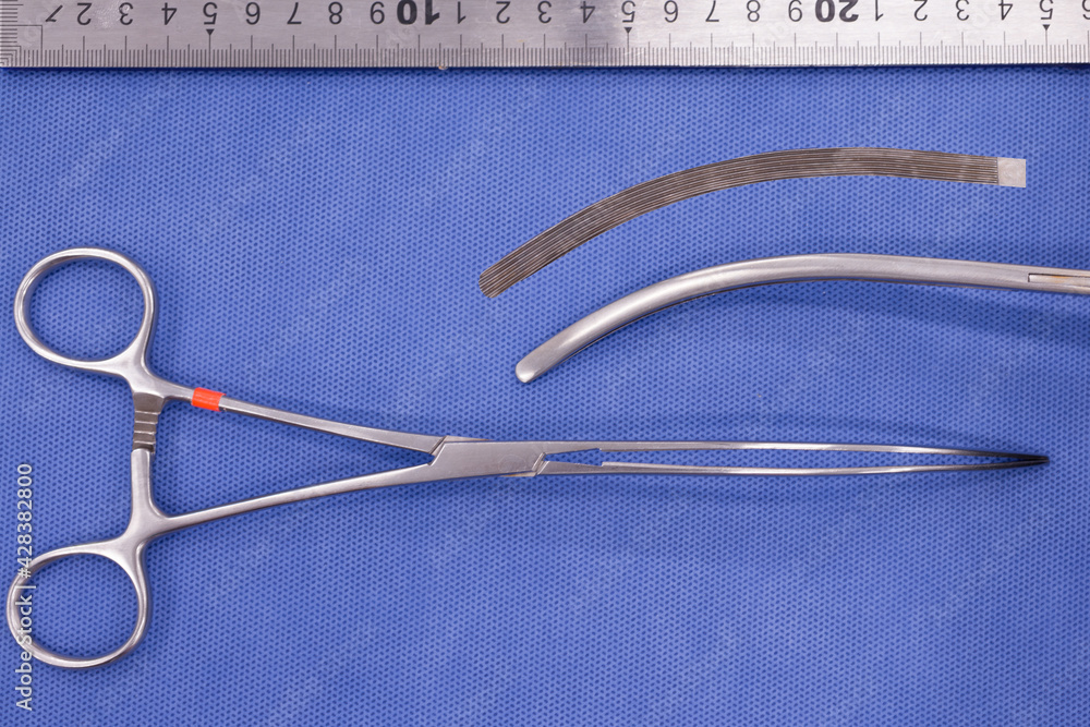 Fotografija doyen intestinal forceps on a blue background