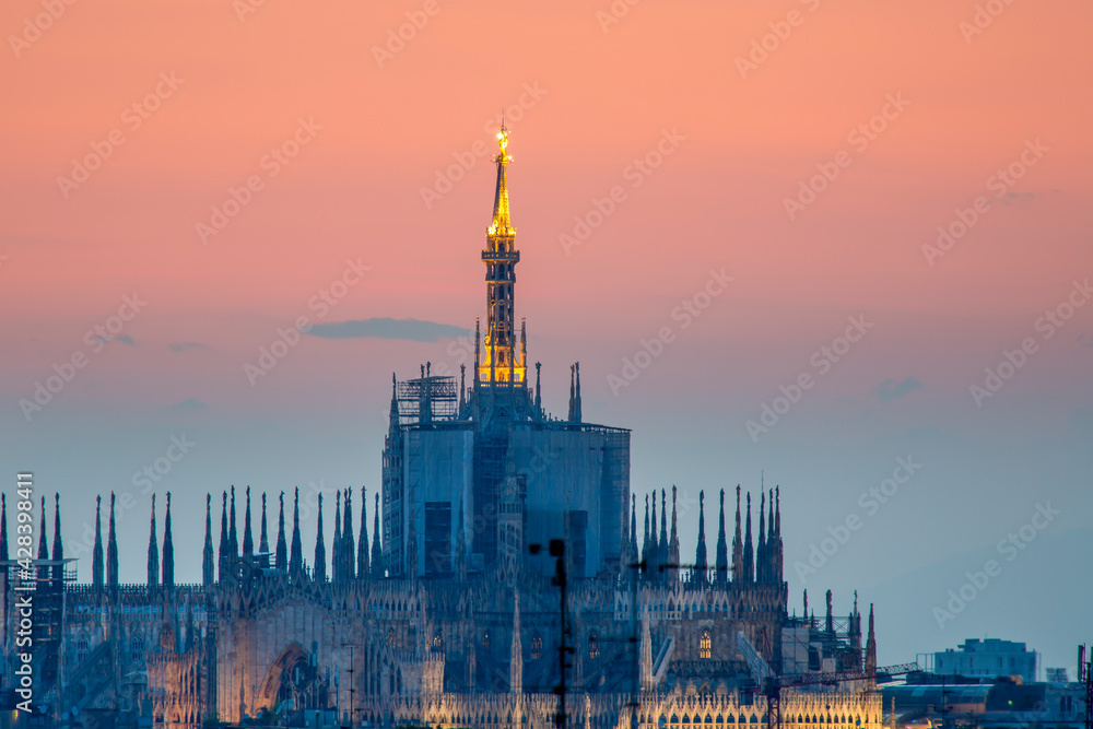 Naklejka premium Milano duomo, di sera, 
