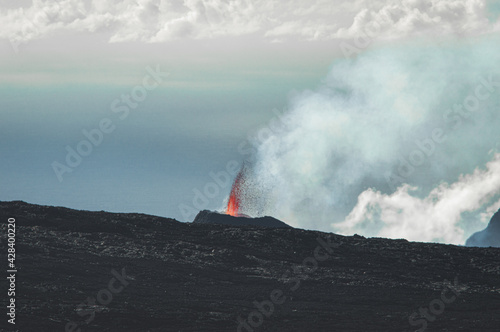 Erupción del volcán "Piton de la Fournaise" de la Isla de la Reunión, Francia