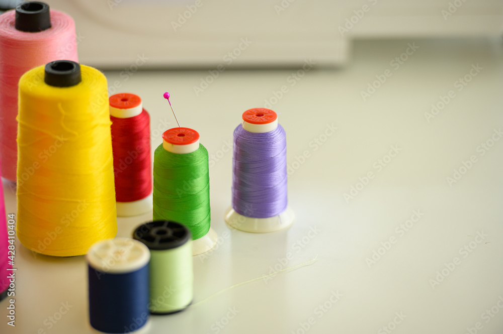 Needles and tools for tailors of a variety of colors are placed on the table. Needles and tools for tailors of a variety of colors are placed on the table.