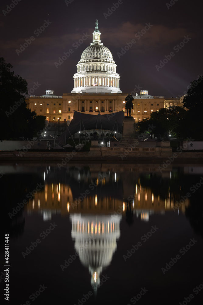 Fototapeta premium U.S. Capitol Building at night - Washington D.C. United States of America