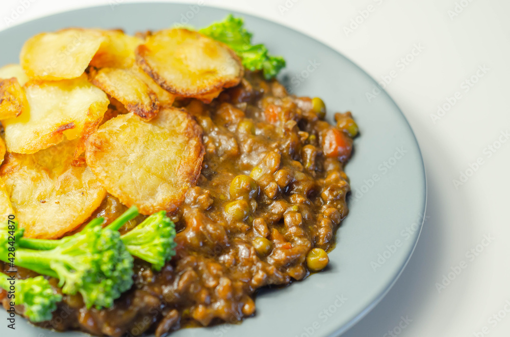 Minced beef hotpot, tender british beef in a warming gravy with carrots and peas, all topped with sliced roast potatoes Minced beef hotpot, tender british beef in a warming gravy with carrots and peas, all topped with sliced roast potatoes