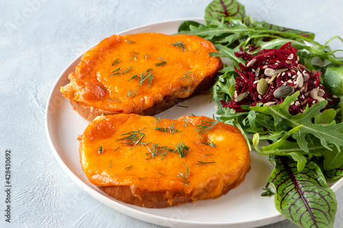 Welsh cheese croutons, also known as Welsh rarebit cheese croutons, are a very large peak of melted cheese in a sauce.