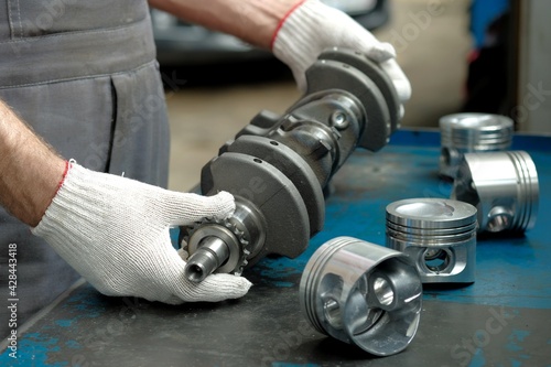 Canvastavla New crankshaft close-up