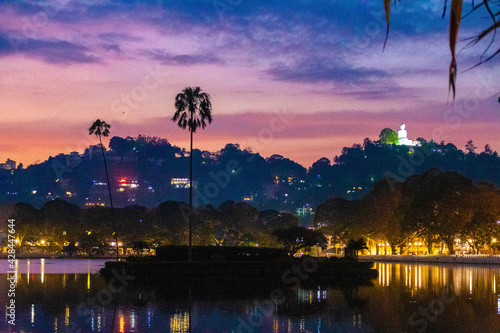 Kandy auf Sri Lanka am Abend photo