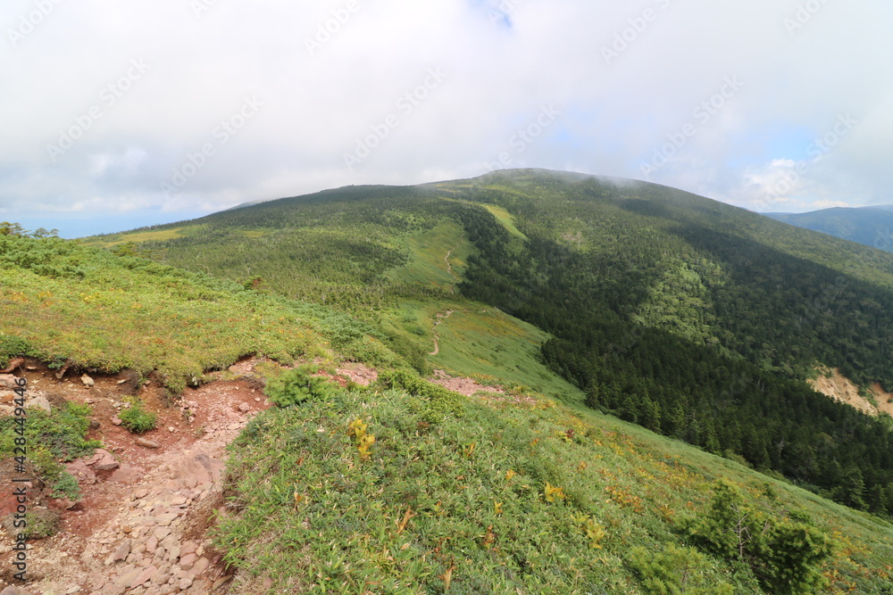 Fototapeta premium 福島県の裏磐梯の西大顚から西吾妻山の登山