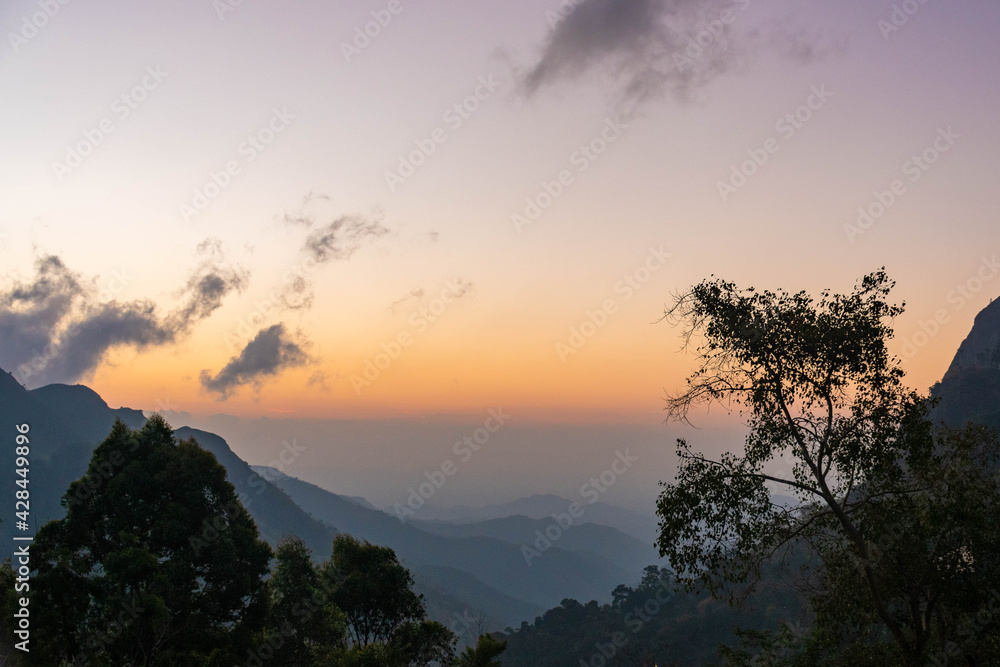 Ella Sri Lanka Sonnenaufgang in den Bergen