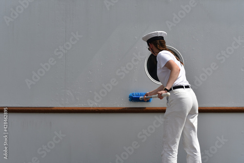 Billede på lærred girl military sailor cadet washes the keel of the ship with a brush