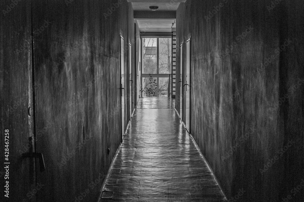 korytarz w motelu lata 70 2