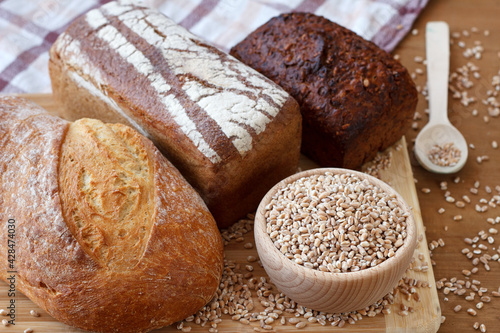 Different types of bread and wheat grains