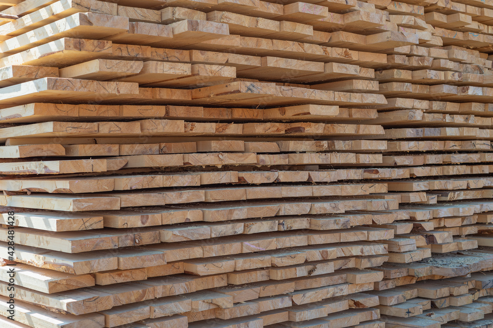 Boards are stacked evenly in rows. Oven dried boards. Boards are stacked evenly in rows. Oven dried boards.