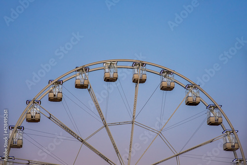 Amusement park wheel