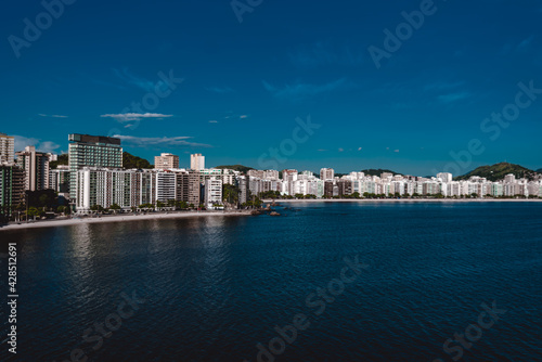 city skyline © Vinicius