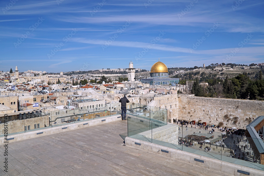 Naklejka premium Jerusalem, rooftop view of skyline of old city near the Temple Mount and Dome of the Rock