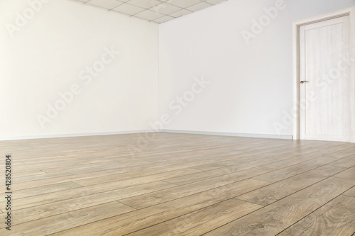 Empty room with clean laminate flooring